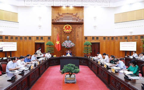 Kiện toàn cơ cấu tổ chức Chính phủ theo hướng tinh gọn, tăng phân cấp phân quyền- Ảnh 1. Thủ tướng Chính phủ chủ trì phiên họp mô hình tổ chức bộ máy Chính phủ - Ảnh: VGP