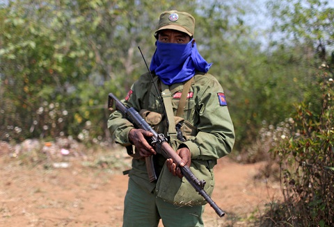 Chiến binh của Đội quân Liên minh dân chủ quốc gia Myanmar (MNDAA) - Ảnh: REUTERS Chiến binh của Đội quân Liên minh Dân chủ quốc gia Myanmar (MNDAA) - Ảnh: REUTERS