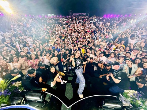Mỹ Tâm đang dẫn đầu về lĩnh vực live show ở Việt Nam, mỗi năm cô tổ chức vài đêm diễn với hàng nghìn khán giả mà vẫn cháy vé - Ảnh: Facebook nhân vật Cẩm Ly, Hà Trần... làm live show, người cháy vé, người phải hủy ngang- Ảnh 7.