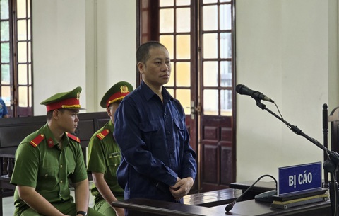 Người xưng Thích Tâm Phúc lãnh 8 năm tù- Ảnh 1. Thích Tâm Phúc nghe tòa tuyên án - Ảnh: ĐAN THUẦN