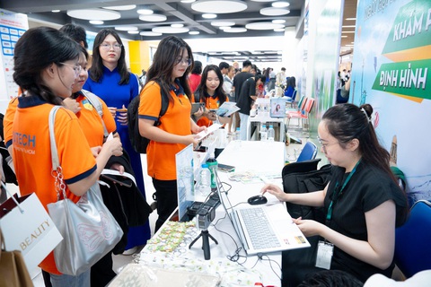 Trực tiếp bảo vệ đồ án trước doanh nghiệp, sinh viên HUTECH được đánh giá cao- Ảnh 4. Trực tiếp bảo vệ đồ án trước doanh nghiệp, sinh viên HUTECH được đánh giá cao- Ảnh 4.