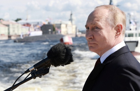 Ông Putin phát biểu tại Lễ duyệt binh Hải quân ngày 28-7 - Ảnh: REUTERS Nga: Ukraine lên kế hoạch tấn công buổi lễ có ông Putin- Ảnh 1.