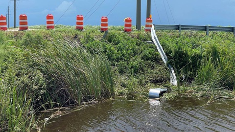 Hiện trường vụ tai nạn đau lòng ở bang Florida làm 9 người chết - Ảnh: Miami Herald Thảm kịch giao thông ở Mỹ: 9 người được cho cùng một gia đình tử nạn khi đi sinh nhật- Ảnh 1.