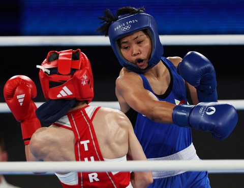 Thái Lan và Philippines giành thêm huy chương ở Olympic 2024- Ảnh 3. Villegas (phải) dừng bước ở bán kết - Ảnh: REUTERS