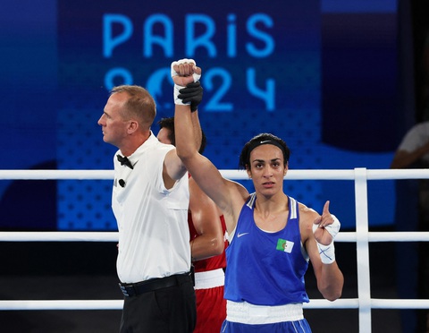 Olympic Paris 2024 ngày 6-8: Liên tiếp giành HCV điền kinh, Mỹ lại vượt Trung Quốc- Ảnh 1. Khelif thắng dễ ở bán kết - Ảnh: REUTERS