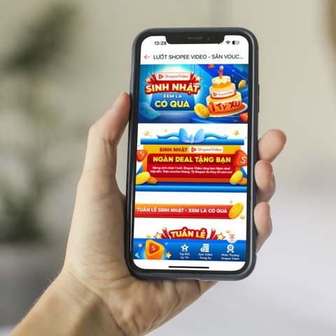 Truy cập Shopee Video để đắm mình trong những video đặc sắc và voucher cực xịn! Săn deal cồng kềnh nhưng nhẹ giá dịp 8-8 với phí ship 0 đồng trên Shopee- Ảnh 3.