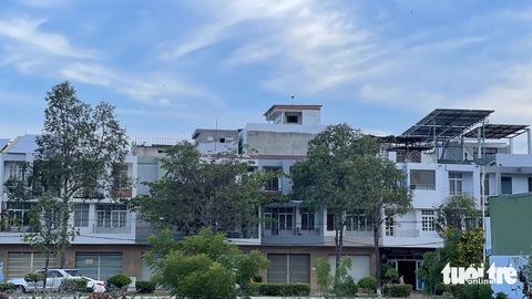 Lại mất ăn mất ngủ vì tiếng loa nhà nuôi yến- Ảnh 2. Nhà nuôi yến trên đường Võ Giới Sơn mở loa dẫn dụ chim yến khiến người dân bức xúc - Ảnh: DUY NGỌC