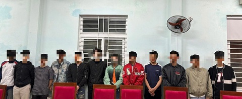Triệt phá ‘Băng mũ rơm’ chuyên xâm nhập trái phép mạng máy tính, viễn thông- Ảnh 1. Nhóm người liên quan vụ việc - Ảnh: H.B.