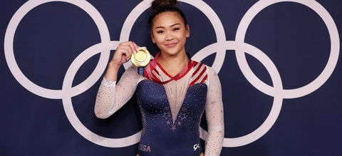 Nữ ngôi sao thể dục Mỹ thèm ăn phở Việt, sau khi tỏa sáng ở Olympic Paris- Ảnh 1. Dù đã trở thành người hùng của thể thao Mỹ nhưng Suni Lee vẫn khẳng định mình là người châu Á - Ảnh: Getty