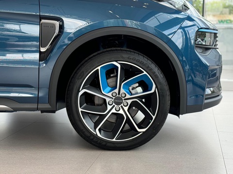 Lynk & Co 01 ra phiên bản thêm 28 tính năng, mua xe trước được nâng đời miễn phí- Ảnh 2. Bộ mâm được tăng kích thước từ 19 inch lên 20 inch, tùy chọn sơn tối màu.