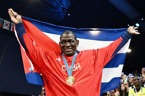 Đô vật Mijain Lopez đi vào lịch sử khi giành huy chương vàng ở 5 kỳ Olympic liên tiếp- Ảnh 1. Mijain Lopez đã đi vào lịch sử khi giành huy chương vàng ở 5 kỳ Olympic liên tiếp - Ảnh: Reuters