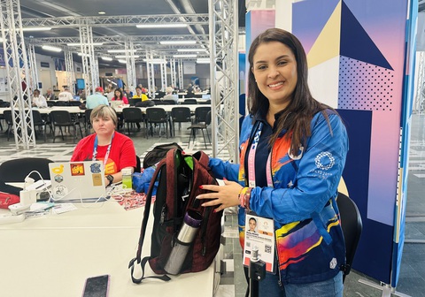 Olympic Paris 2024 tuần cuối: Tấp nập kẻ đến người đi- Ảnh 4. Nữ phóng viên truyền hình Kelly Novo của kênh GloboVision kỳ vọng đoàn thể thao Venezuela sẽ có huy chương trong những ngày cuối Olympic Paris - Ảnh: TRUNG NGHĨA