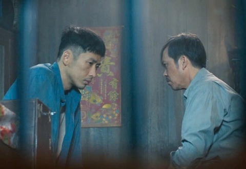 Tuấn Trần bị nhận xét là nhận vai diễn tương đồng với Bố già - Ảnh: ĐPCC Đoàn phim Làm giàu với ma họp báo, Hoài Linh xin lỗi qua video vì ở Mỹ chưa về- Ảnh 3.