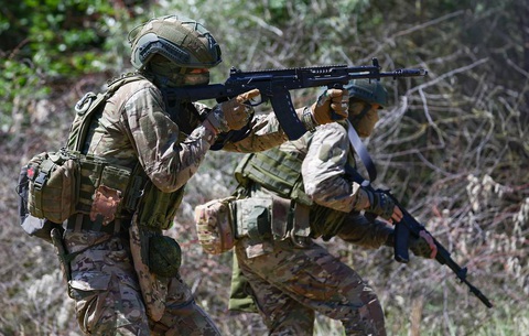 Nga tuyên bố đẩy lùi mũi tiến công của Ukraine ở vùng Kursk- Ảnh 1. Vụ đột kích vào vùng Kursk ở miền tây nam nước Nga là cuộc đột kích trên bộ hiếm thấy của lực lượng Ukraine - Ảnh: TASS