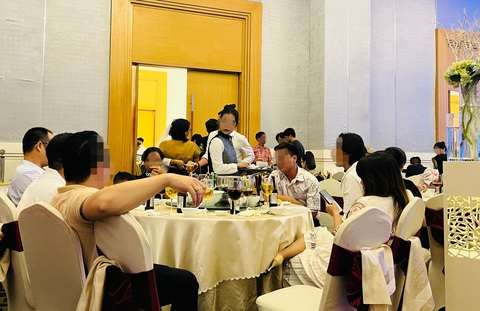 Đám cưới ‘giờ dây thun’: Tại khách mời hay do gia chủ?- Ảnh 1. Một số bạn đọc cho rằng không nên chỉ trách mỗi khách mời, mà gia chủ cũng góp phần vào thói quen xài