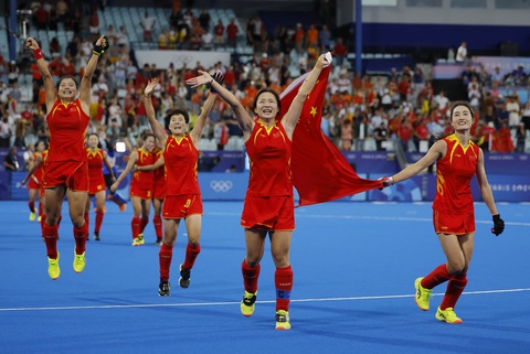 NÓNG: Tuyển nữ Trung Quốc ẩu đả với Bỉ tại bán kết khúc côn cầu Olympic 2024- Ảnh 2. Đội tuyển khúc côn cầu nữ Trung Quốc giành vé vào chung kết - Ảnh: REUTERS