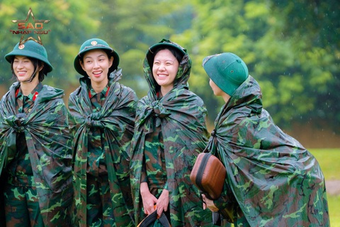Thùy Tiên tấu hài khi đề cử Uyển Ân làm đội trưởng ở 'Sao nhập ngũ'- Ảnh 3. Hoa hậu Thùy Tiên dứt khoát đề cử Uyển Ân làm đội trưởng với lý do khiến ai cũng bất ngờ