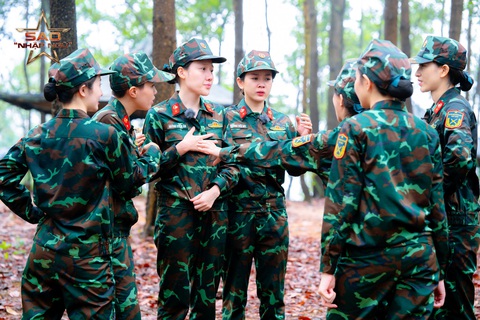 Thùy Tiên tấu hài khi đề cử Uyển Ân làm đội trưởng ở 'Sao nhập ngũ'- Ảnh 2. Uyển Ân được các chị em chọn làm đội trưởng
