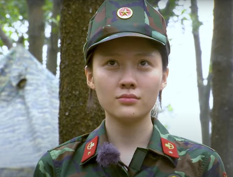 Thùy Tiên tấu hài khi đề cử Uyển Ân làm đội trưởng ở 'Sao nhập ngũ'- Ảnh 4. Biểu cảm ngơ ngác của Uyển Ân khi bị đàn chị