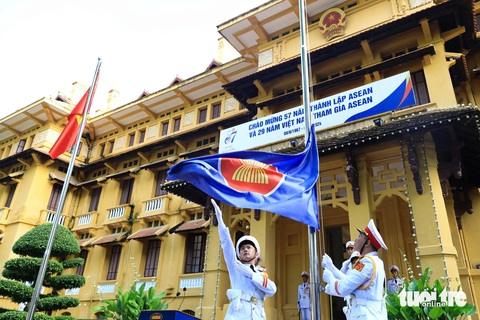 Lễ thượng cờ đón tuổi 57 của ASEAN ở Hà Nội- Ảnh 3. Lễ thượng cờ đón tuổi 57 của ASEAN ở Hà Nội- Ảnh 3.