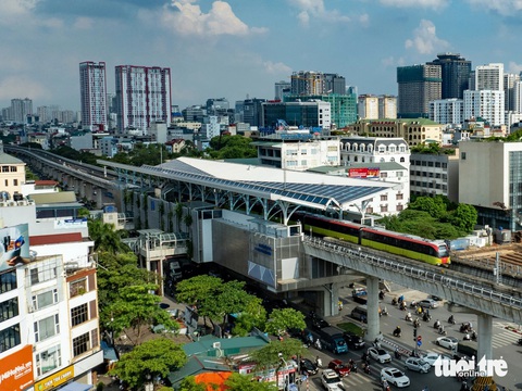 Ngày đầu metro Nhổn - ga Hà Nội hoạt động, người dân xếp hàng đi trải nghiệm- Ảnh 17. Dự án metro Nhổn - ga Hà Nội đi vào hoạt động dự kiến sẽ giảm áp lực giao thông lên tuyến đường 32