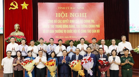 Tỉnh Bắc Ninh công bố quyết định của Bộ Chính trị và Ban Bí thư về công tác cán bộ - Ảnh: BAC NINH GOV Tỉnh Bắc Ninh công bố quyết định của Bộ Chính trị và Ban Bí thư về công tác cán bộ - Ảnh: bacninh.gov.vn