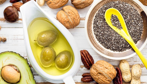 Kiểm tra dấu hiệu cảnh báo cơ thể thừa chất béo- Ảnh 2. Chất béo không bão hòa đơn có nhiều trong các loại thực phẩm như bơ, dầu ô liu và các loại quả hạch - Ảnh minh họa