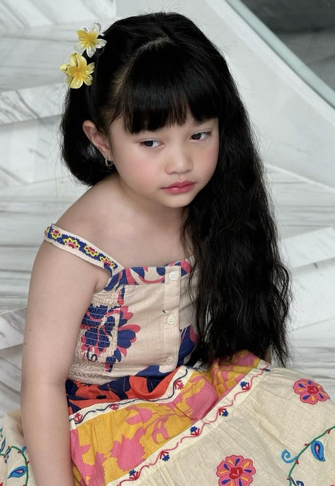 Lê Dương Bảo Lâm lên kế hoạch cực lầy cho con gái thi hoa hậu- Ảnh 1. Bé Bảo Nhi - con gái Lê Dương Bảo Lâm sở hữu nét đẹp sắc sảo từ khi còn nhỏ