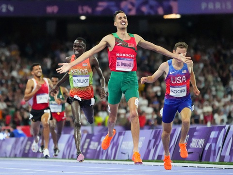 Soufiane El Bakkali có màn bứt phá về đích gay cấn để bảo vệ thành công tấm huy chương vàng nội dung 3,000 vượt chướng ngại vật tại Olympic - Ảnh: REUTERS Soufiane El Bakkali có màn bứt phá về đích gay cấn để bảo vệ thành công tấm huy chương vàng nội dung 3.000m vượt chướng ngại vật tại Olympic - Ảnh: REUTERS