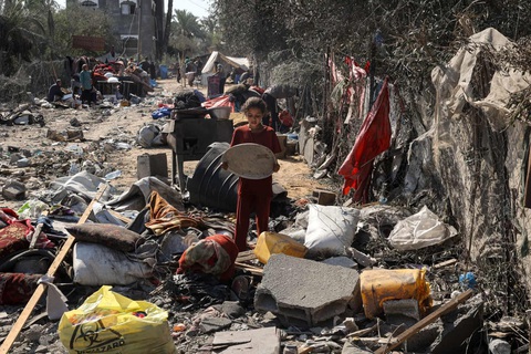 Những đợt tấn công của Israel đã tàn phá Dải Gaza - Ảnh: AFP Tin tức thế giới 8-8: Ông Biden lo có 'đổ máu' nếu ông Trump thua; Houthi tấn công 2 tàu chiến Mỹ- Ảnh 5.