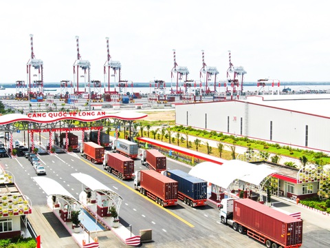 Cảng quốc tế Long An hướng đến phát triển bền vững- Ảnh 2. Cảng quốc tế Long An định hướng phát triển thành cảng xanh, phát triển bền vững
