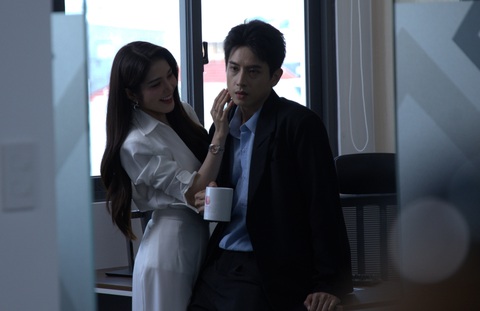 Ny Saki và Ngô Kinh Lâm trong phim Bí mật trong sương mù- Ảnh: ĐPCC Ny Saki và Ngô Kinh Lâm trong phim Bí mật trong sương mù