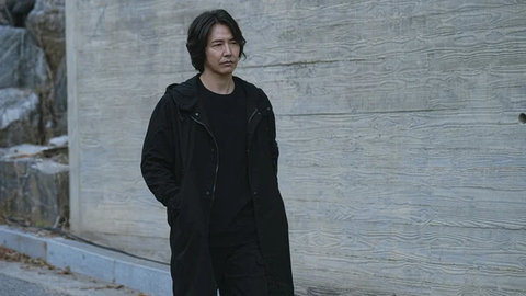 'Gia đình hoàn hảo' thử thách tài 'thám tử' của mọt phim Hàn- Ảnh 4. Yoon Sang Hyun hóa thân thành nhân vật bí ẩn trong 'Gia đình hoản hảo'