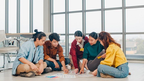 Giải mã tương lai ngành xã hội học đầy tiềm năng- Ảnh 1. Ngành Xã hội học tập trung nghiên cứu về hành vi và những mối quan hệ của con người ngoài xã hội (Nguồn: Internet)