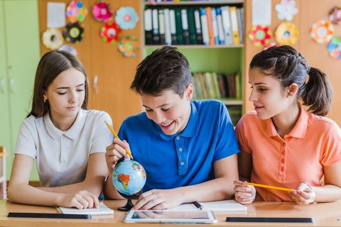 Ngành xã hội học: Nơi khơi nguồn đam mê nghiên cứu hành vi con người- Ảnh 1. Đặc thù ngành Xã hội học là hơn một nửa kiến thức có liên quan đến những vấn đề trong đời sống xã hội (Nguồn: Internet)
