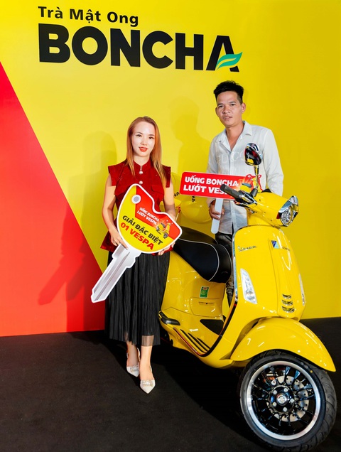 Trà mật ong Boncha trao 3 xe Vespa cho khách hàng- Ảnh 3. Trà mật ong Boncha trao 3 xe Vespa cho khách hàng- Ảnh 3.