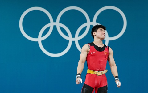 Chạm đến giấc mơ Olympic nhưng không thể hoàn tất ước nguyện huy chương, người buồn nhất chính là Trịnh Văn Vinh - Ảnh: REUTERS Vì sao lực sĩ Trịnh Văn Vinh không vượt qua chính mình tại Olympic 2024?- Ảnh 5.