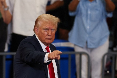Ông Trump trong buổi vận động tranh cử tại Atlanta, bang Georgia, ngày 3-8 - Ảnh: REUTERS Tin tức thế giới 8-8: Ông Biden lo có 'đổ máu' nếu ông Trump thua; Houthi tấn công 2 tàu chiến Mỹ- Ảnh 1.
