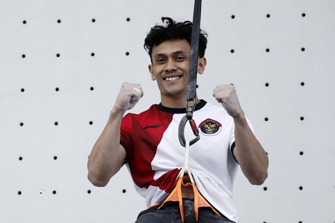Veddriq Leonardo mang về HCV đầu tiên cho Indonesia ở Olympic 2024 - Ảnh: REUTERS Olympic 2024 ngày 8-8: Mỹ giành mưa HCV điền kinh- Ảnh 8.