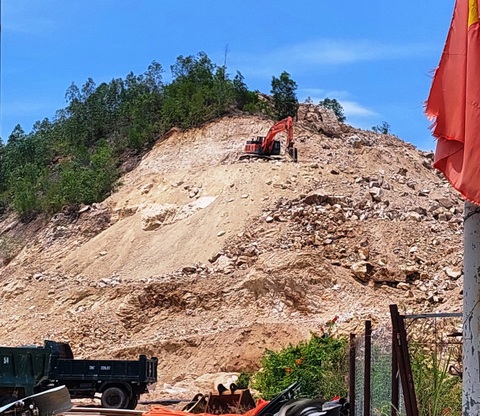 Vì sao không khởi tố vụ án điều tra vi phạm tại dự án của Quốc Hân ở Nha Trang?- Ảnh 1. Dự án khu nhà ở Phước Đồng, TP Nha Trang hiện vẫn còn dở dang - Ảnh: PHAN SÔNG NGÂN