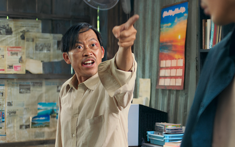 Tuấn Trần nhớ về người ba đã khuất sau thời gian làm việc với NSƯT Hoài Linh. NSƯT Hoài Linh bị đánh bầm giập vì 'con trai màn ảnh' Tuấn Trần- Ảnh 5.