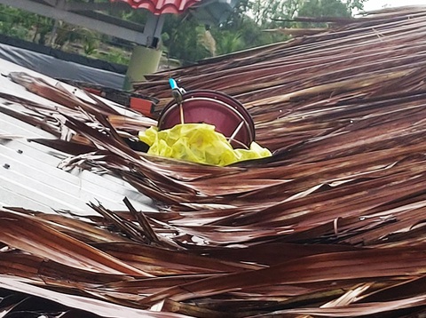 Tàu cá đang ngoài biển nhưng thiết bị giám sát hành trình nằm trên nóc nhà- Ảnh 1. Tàu cá đang ngoài biển nhưng thiết bị giám sát hành trình nằm trên nóc nhà- Ảnh 1.