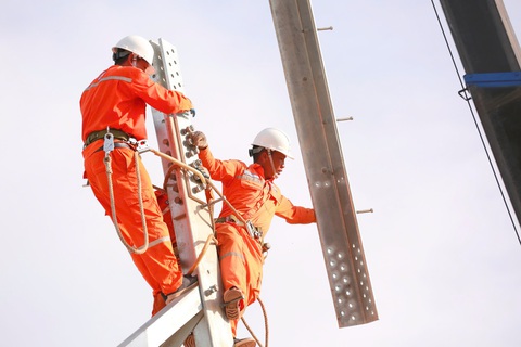 EVNCPC khen thưởng 47 tập thể, cá nhân xuất sắc tham gia thi công đường dây 500kV mạch 3- Ảnh 1. EVNCPC khen thưởng 47 tập thể, cá nhân xuất sắc tham gia thi công đường dây 500kV mạch 3- Ảnh 1.