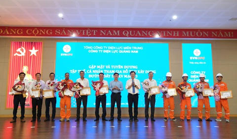 PC Quảng Nam tuyên dương đội xung kích hỗ trợ thi công đường dây 500kV mạch 3- Ảnh 2. PC Quảng Nam tuyên dương đội xung kích hỗ trợ thi công đường dây 500kV mạch 3- Ảnh 2.