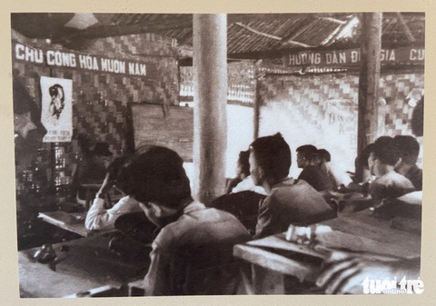 Lớp học trong Trường dạy làm báo Huỳnh Thúc Kháng Sống lại ký ức lịch sử Trường dạy làm báo Huỳnh Thúc Kháng- Ảnh 7.
