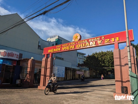 Bệnh nhân hồi tỉnh sau tai nạn rồi hôn mê, tử vong, gia đình bức xúc- Ảnh 2. Bệnh viện Quân y 211, nơi tiếp nhận điều trị bệnh nhân Lê Anh Hào sau tai nạn giao thông - Ảnh: TẤN LỰC