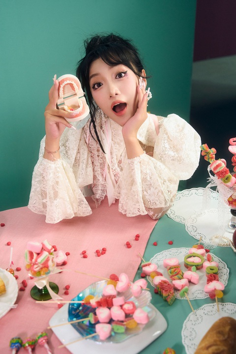 Tân binh Chi Xê được dàn nghệ sĩ đình đám 'chống lưng' debut là ai?- Ảnh 1. Chi Xê - TikToker debut với sự hậu thuẫn của dàn nghệ sĩ nổi tiếng.