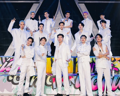 Concert Anh trai say hi quy tụ 30 anh trai nổi bật của chương trình - Ảnh: NSX Tin tức giải trí 9-8: BlackPink đội nón lá, đeo khăn rằn; Anh trai say hi làm concert- Ảnh 5.