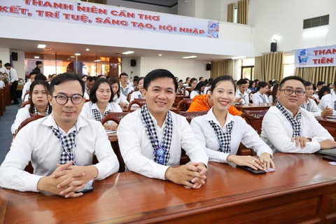 Anh Nguyễn Tứ Thiên làm chủ tịch Hội Liên hiệp thanh niên Việt Nam thành phố Cần Thơ- Ảnh 1. Có 240 đại biểu là cán bộ, hội viên thanh niên ưu tú đại diện cho hơn 113.000 hội viên thanh niên của thành phố tham dự đại hội Hội Liên hiệp thanh niên Việt Nam thành phố Cần Thơ khóa VII, nhiệm kỳ 2024 - 2029 - Ảnh: N.P.
