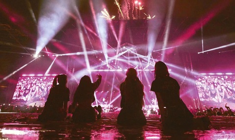 BlackPink phát hành phim concert kỷ niệm 8 thành lập nhóm - Ảnh: YG Phim concert của BlackPink thua phim Mỹ Tâm và Taylor Swift vì kịch bản cũ quá- Ảnh 2.